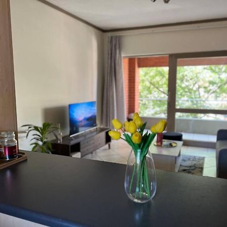 Stunning 1 Bedroom Apartment Sandton Luaran gambar