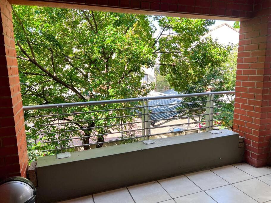 Stunning 1 Bedroom Apartment Sandton Luaran gambar